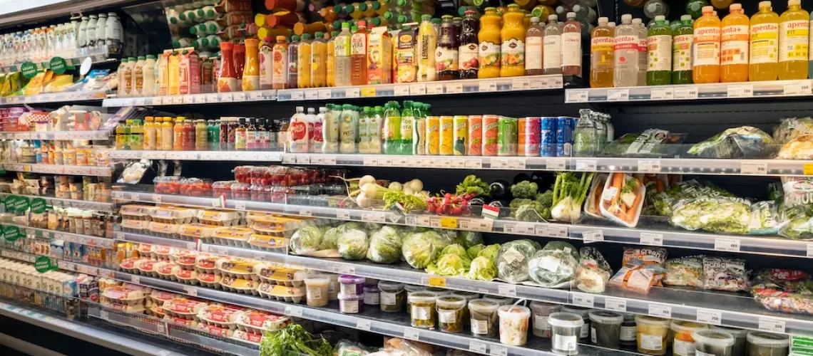 grocery-shop-with-food-shelves-budapest